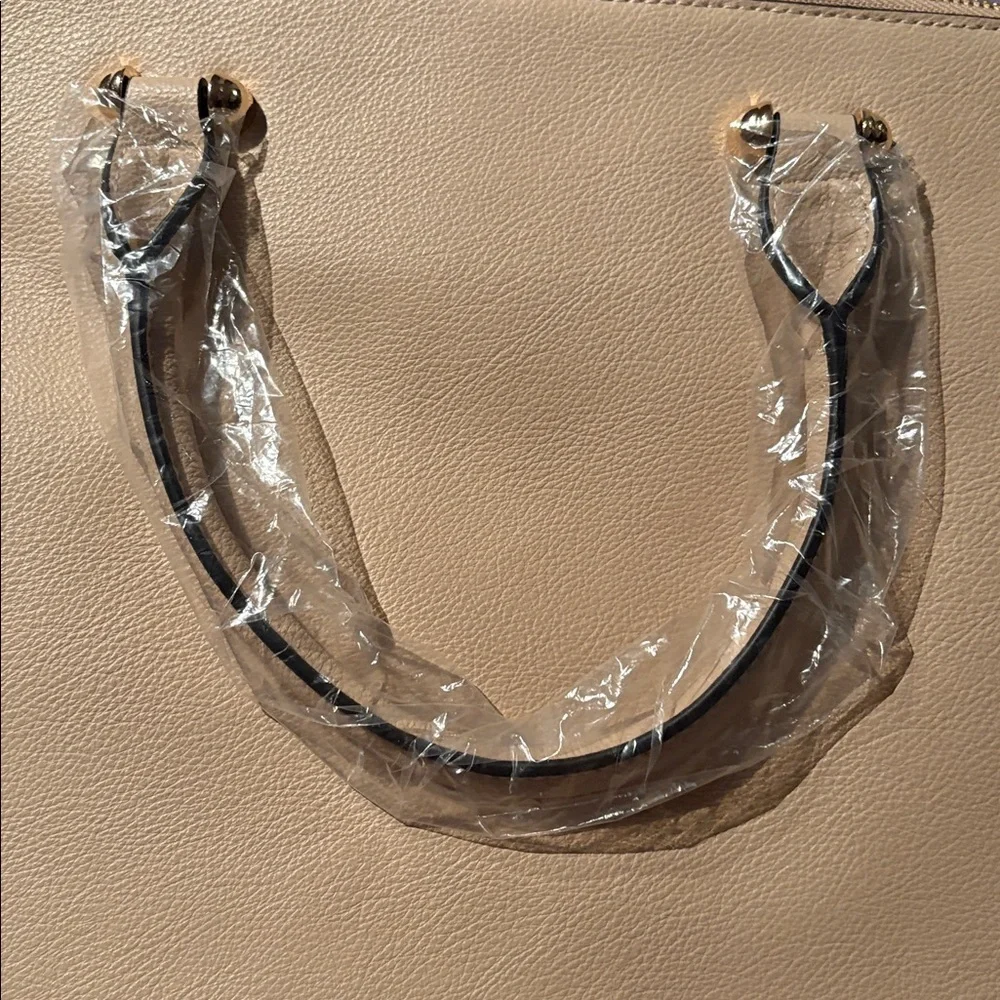 Brand new and never used Elegant Tan Handbag